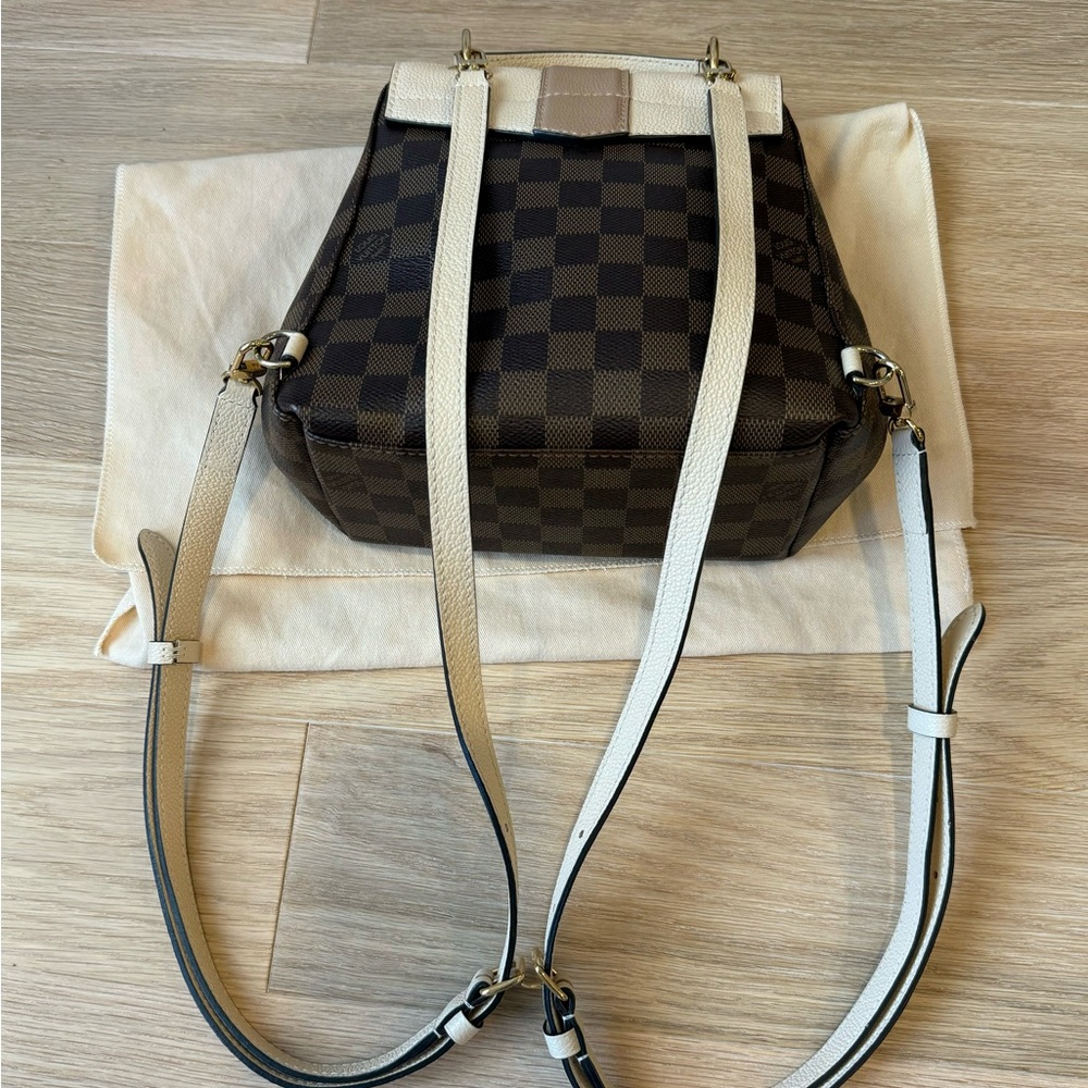 LOUIS VUITTON Damier Ebene Clapton Backpack in Creme. - Picture 7 of 14